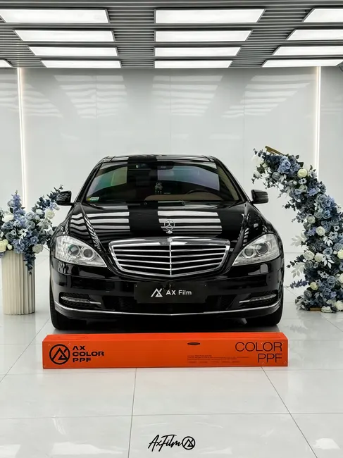 奔驰 E300TPU超级黑施工案例 · 图片1