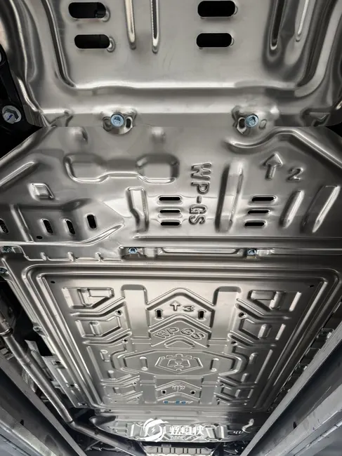 腾势 D9底盘护板施工案例 · 图片6